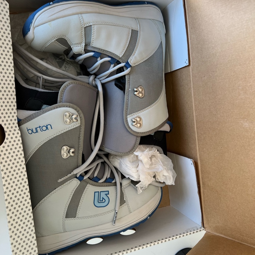 Burton Snowboarding Boots!! size woman’s 6.